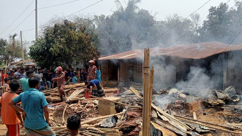 আশ্রয়ণ প্রকল্প আগুন